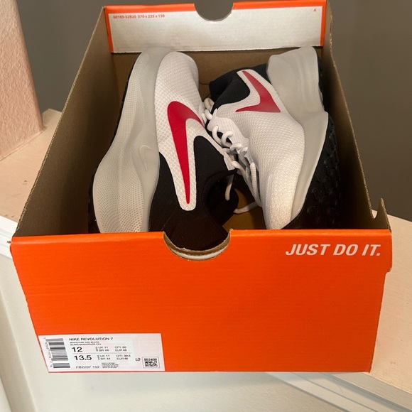 Brand New Nike REVOLUTION 7 Men's Photon Dust Fire Red Running Shoes Sz  12 - Picture 10 of 10